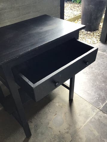 Houten kastje zwartgeschilderd met 1 lade