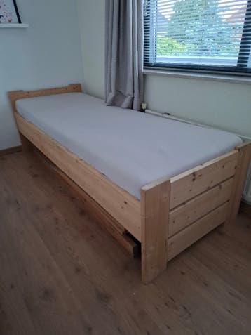 GRATIS 1- persoons GRENEN bed met verstelbare lattenbodem