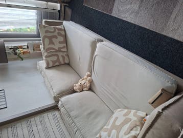 Ruime 3 zitbank ..gratis op te halen...3028cj rotterdam