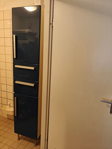 GRATIS: Badkamer meubel - Hoge kast