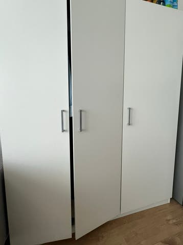 Eindhoven-Gratis IKEA kledingkast–zelf demonteren en ophalen