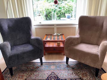 Een prima en onbeschadigde fauteuil. De blauwe.