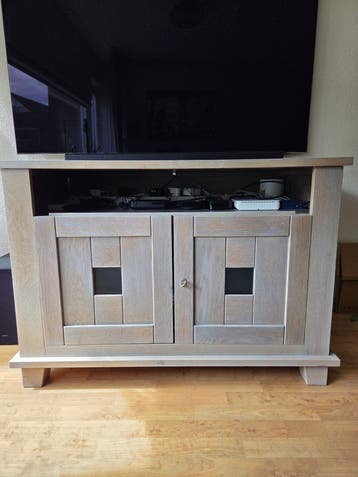 Eiken kast, T. V. Meubel