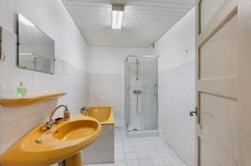 GRATIS badkamer - wastafel + bad + douche | Schiedam