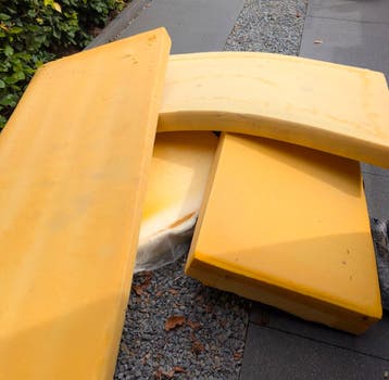 Gratis 2 grote platen schuim 155x77x8