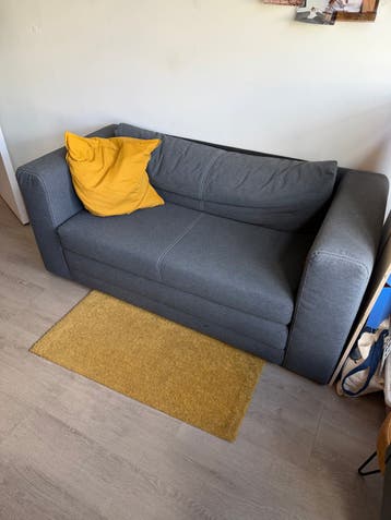 Gratis af te halen: Comfortabele grijze (slaap)bank