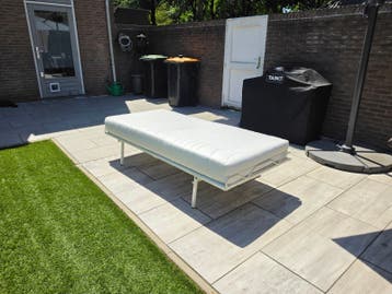 GRATIS - Eenpersoonsbed met matras en inklapbare poten