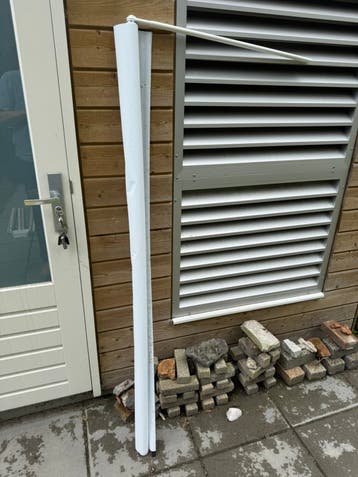 Twee Ikea Fridans rolgordijnen. Gratis