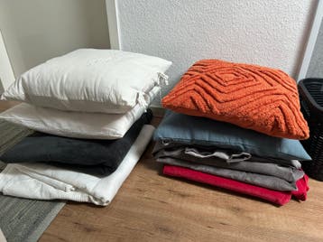 Diverse gordijnen/kussens/plaids