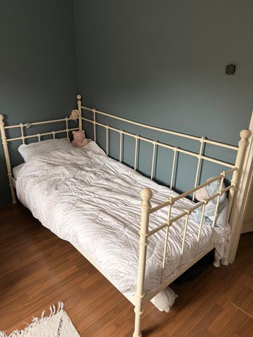 Gratis ijzeren bed (eenpersoons) op te halen