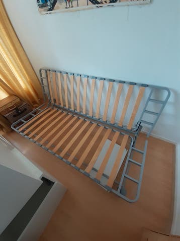 Ikea bedbank met hoes maar zonder matras. gratis