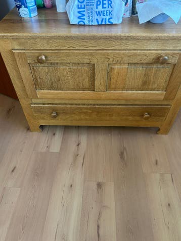houten ladekastje met twee lades
