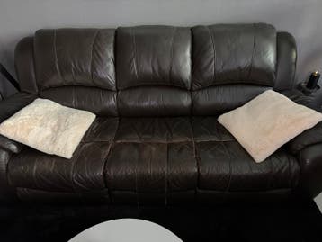 Comfortabele leren bank met 2 fauteuils met relaxfunctie