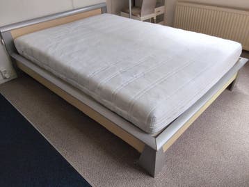 2 persoons bed (140 cm breed) GRATIS