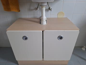 GRATIS twee badkamerkasten
