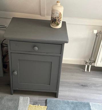 Grenen nachtkastje moet weg ivm verhuizen