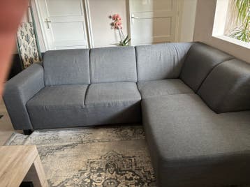 Gratis af te halen: Comfortabele hoekbank met doorzitplek