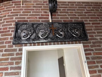 Boeddha schilderij met 4 hoofden en kruis