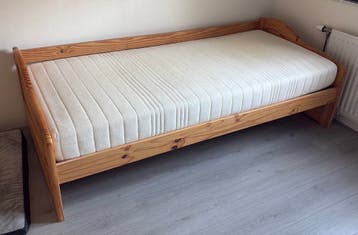 Bed 2m x 90cm
