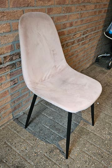 Lichtroze eetkamerstoel met zwarte poten Gratis afhalen!
