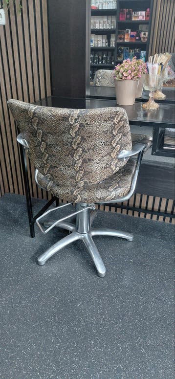 2 kappersstoelen GRATIS