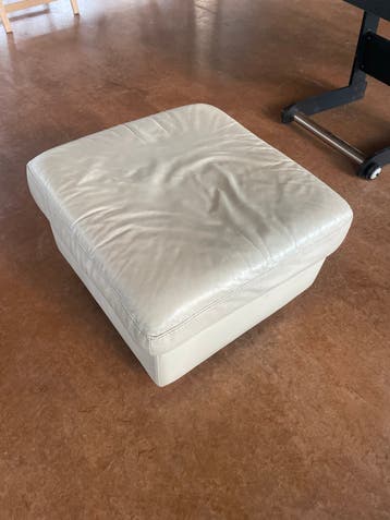 Gratis witte leren poef - Comfortabel en stijlvol