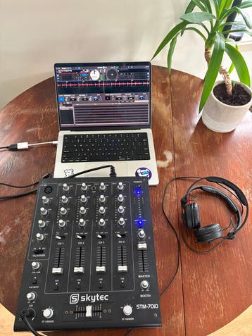 Skytec STM-7010 DJ Mixer