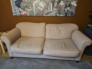 Per direct op te halen! 2 + 2,5 zits beige bank