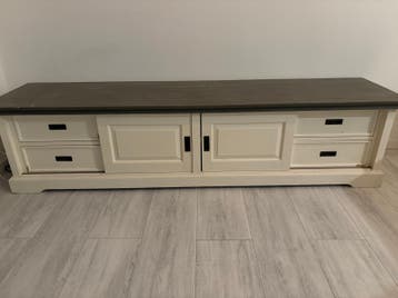Off white tv meubel van mooi hout