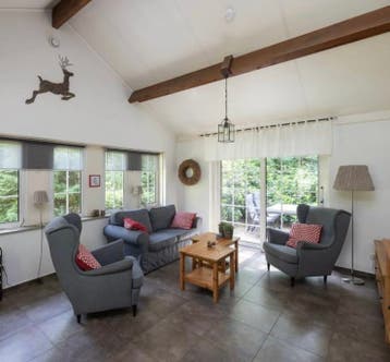 Comfortabele 2-zitsbank met twee fauteuils