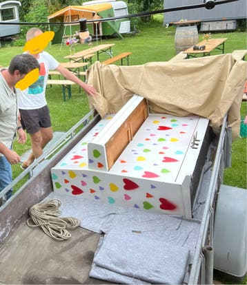 Piano met Hartjesdecoratie - Gebruikt