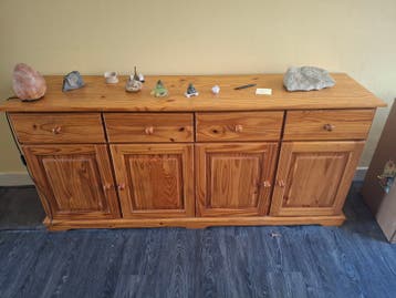 Massief grenen dressoir met lades en deuren