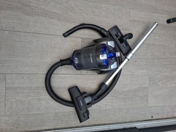 Gratis kapotte Hyundai Sledestofzuiger met reservoir