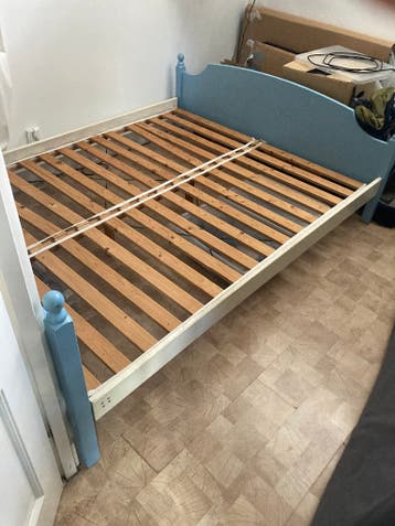 Bedframe 160x200cm gratis