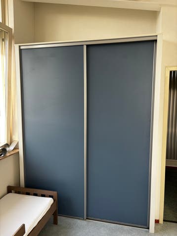 Opberg- en Kledingkast met Schuifdeuren