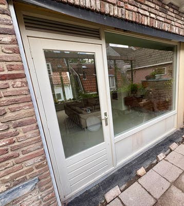 Kozijn met deur en isolatieglas