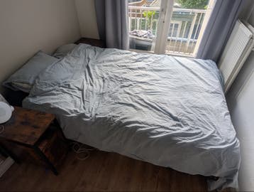 Eenvoudig bed 140x220, gratis af te halen