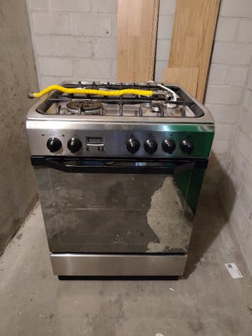 Indesit gas fornuis met elektrische oven