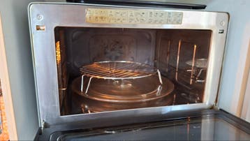 Combimagnetron met grill en hete lucht functie