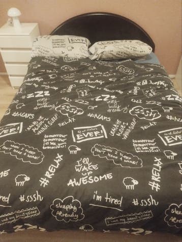 Bed 140x200 met hoofdbord