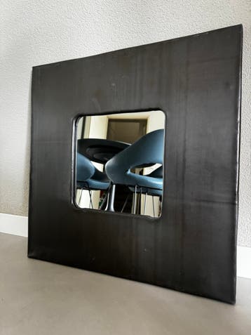 Zware spiegel, loden rand, 50,5 x 50,5 cm.