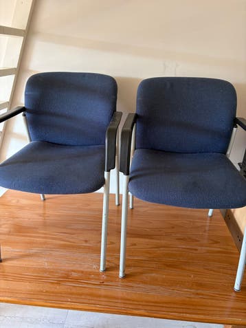 Set van 2 blauwe stoelen met armleuningen