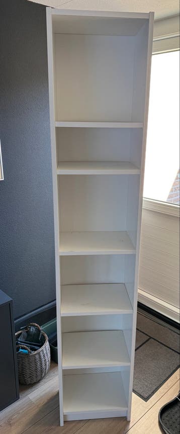 Smalle (boeken) kast
