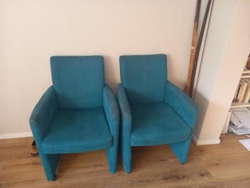 4 blauwe stoelen gratis op te halen