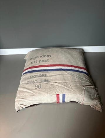 Gratis! Zitzak van oude postzakken - 90x90cm
