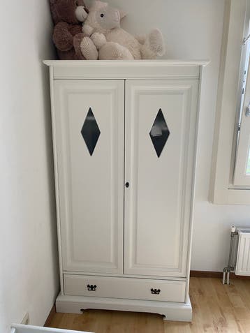 Witte kledingkast, commode en dressoir