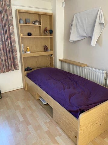 Bed met kopkast van grenen(gratis)