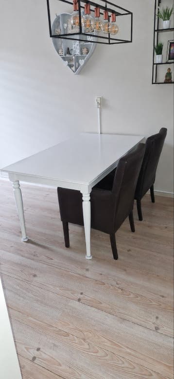 GRATIS uitschuifbare eettafel met twee stoelen