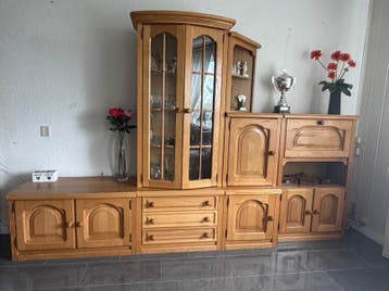 Licht eiken kastenwand gratis