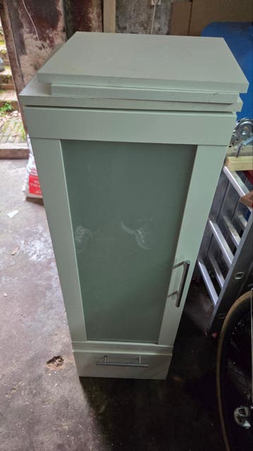 Kast met lade en twee legplanken